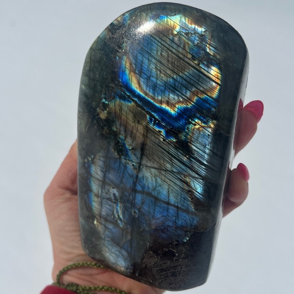 XL Labradorite Freeform from Madagascar 1069 grams - Picture 4 of 6